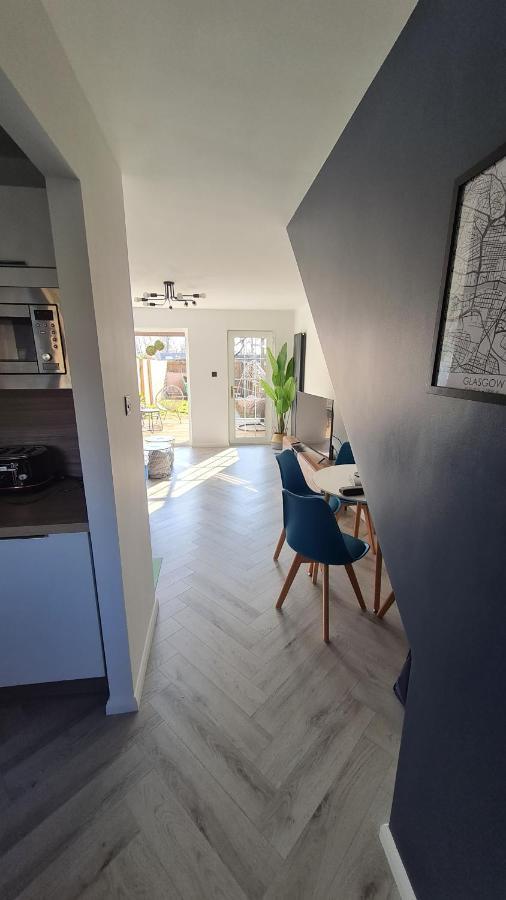 Beautiful 2bed House With Garden, Walking Distance To Town - Free Parking Glasgow