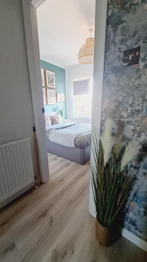 Beautiful 2bed House With Garden, Walking Distance To Town - Free Parking
