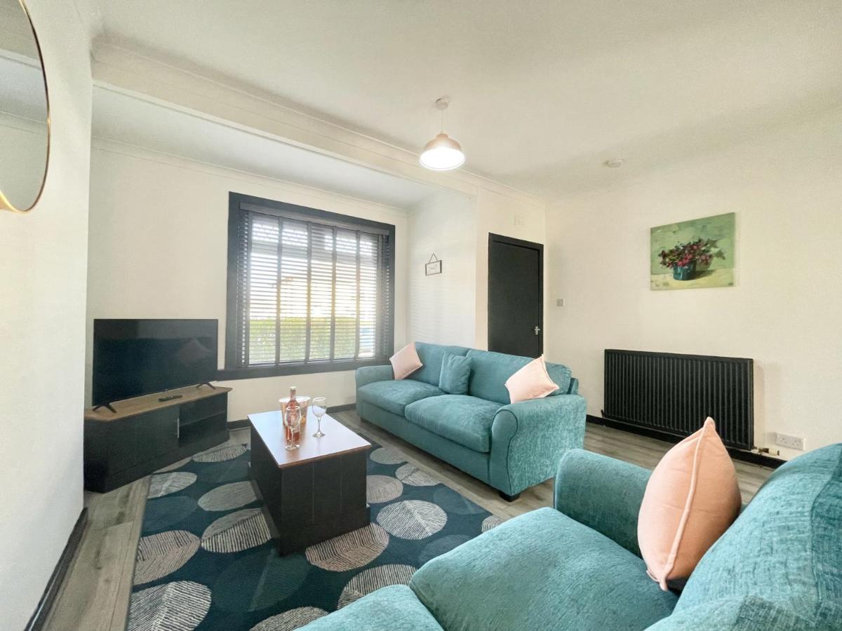 Apartment 2 Bed House In Outskirts Of Glasgow