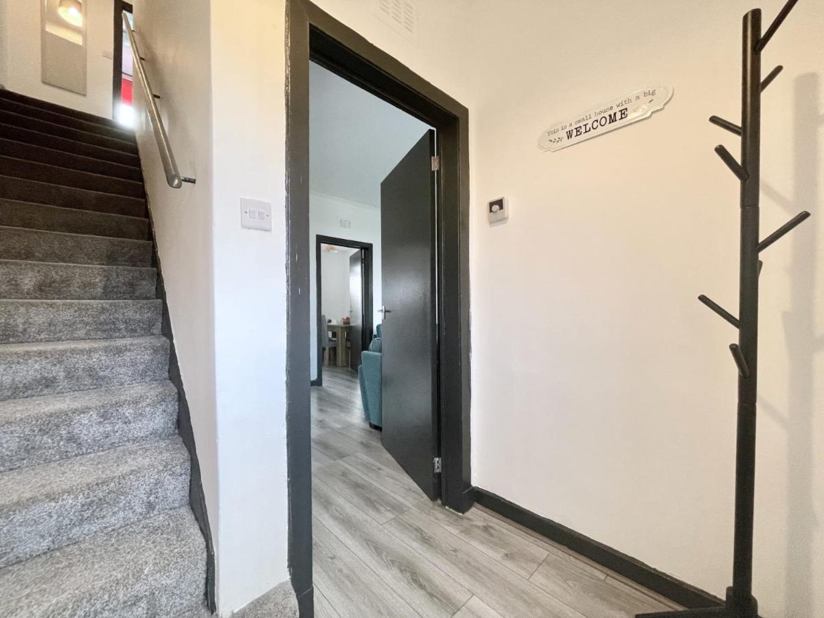 Apartment 2 Bed House In Outskirts Of Glasgow
