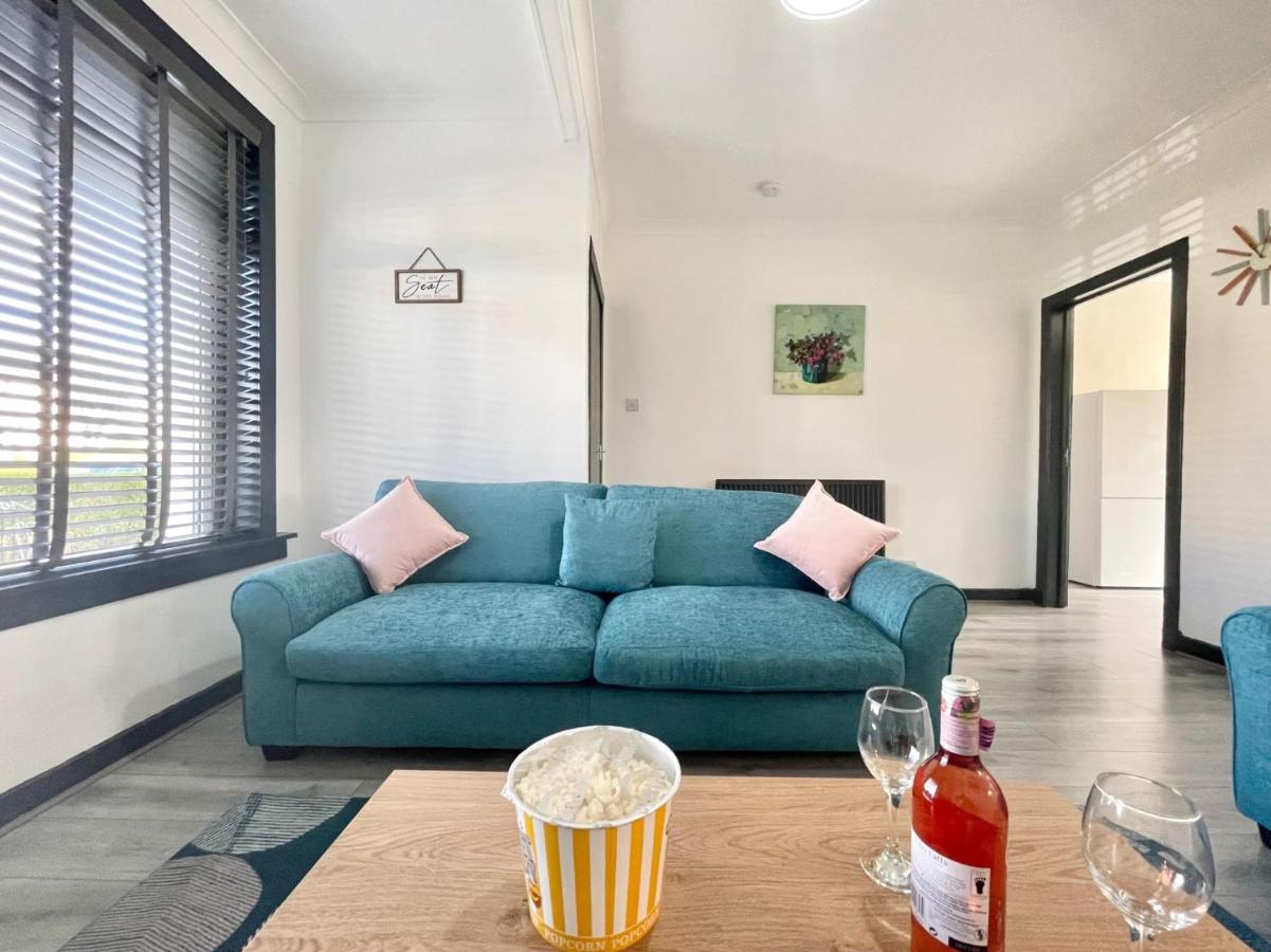 2 Bed House In Outskirts Of Apartment *