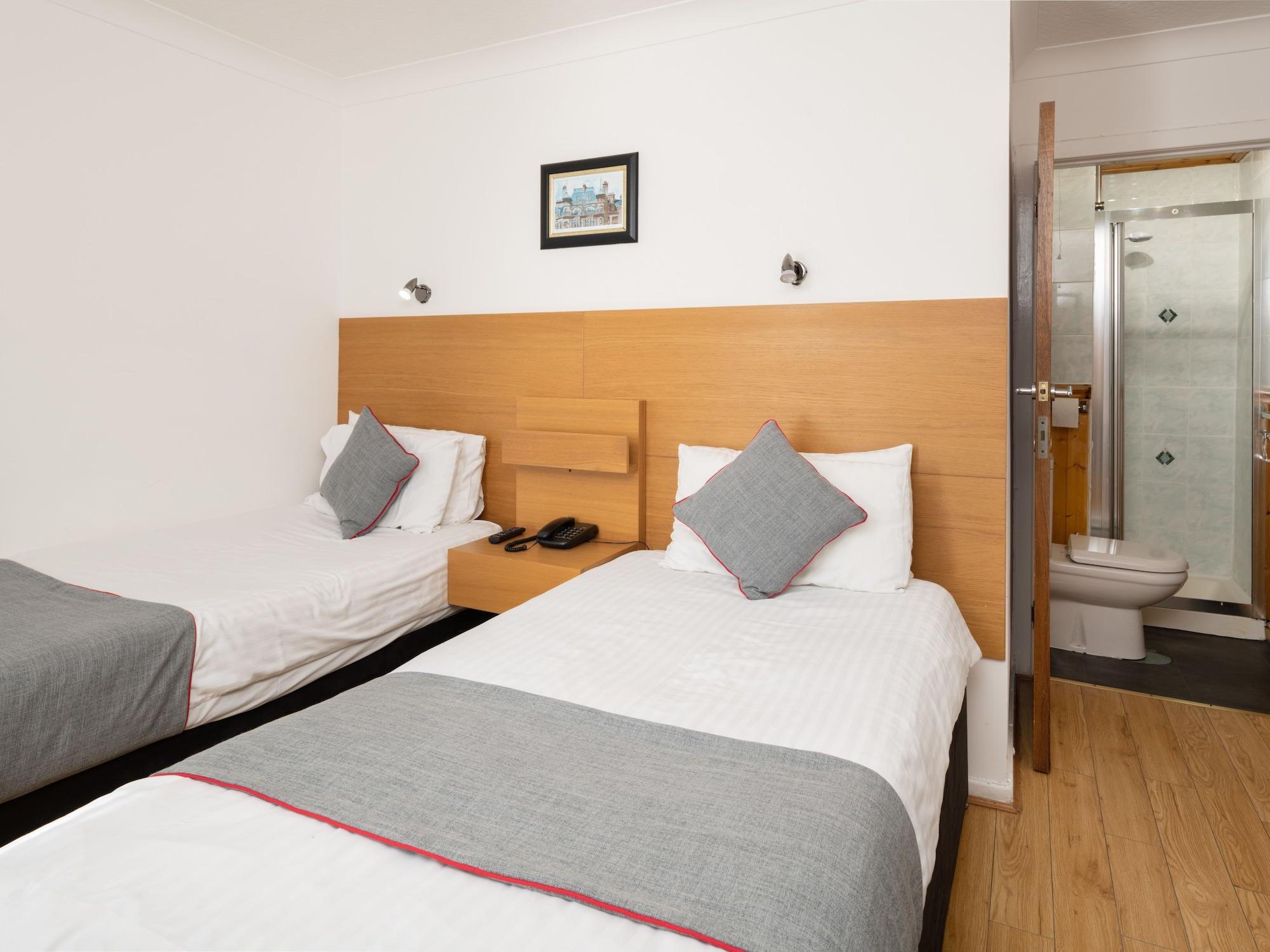 Charing Cross 3*