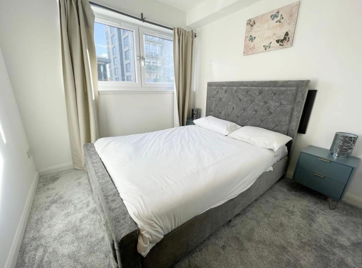 Not On Market Unable To Take Bookings * Glasgow