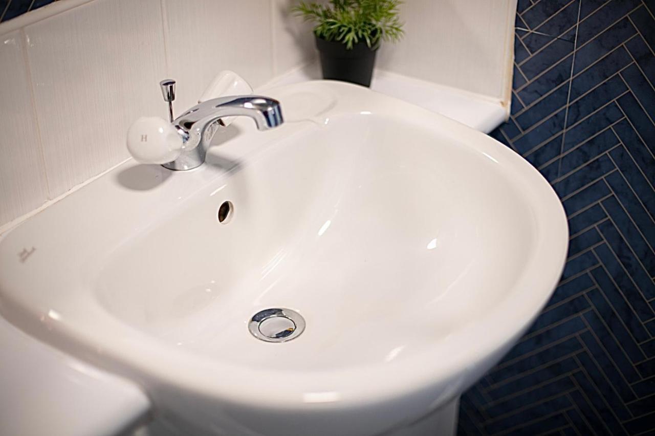 Apartment Spacious 2-bed Serviced With Free Secure Parking Central Sse Hydro