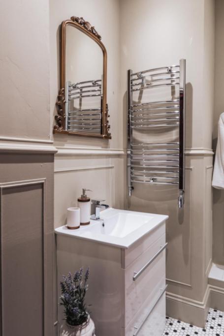 Huntly House - A Like No Other Apartment