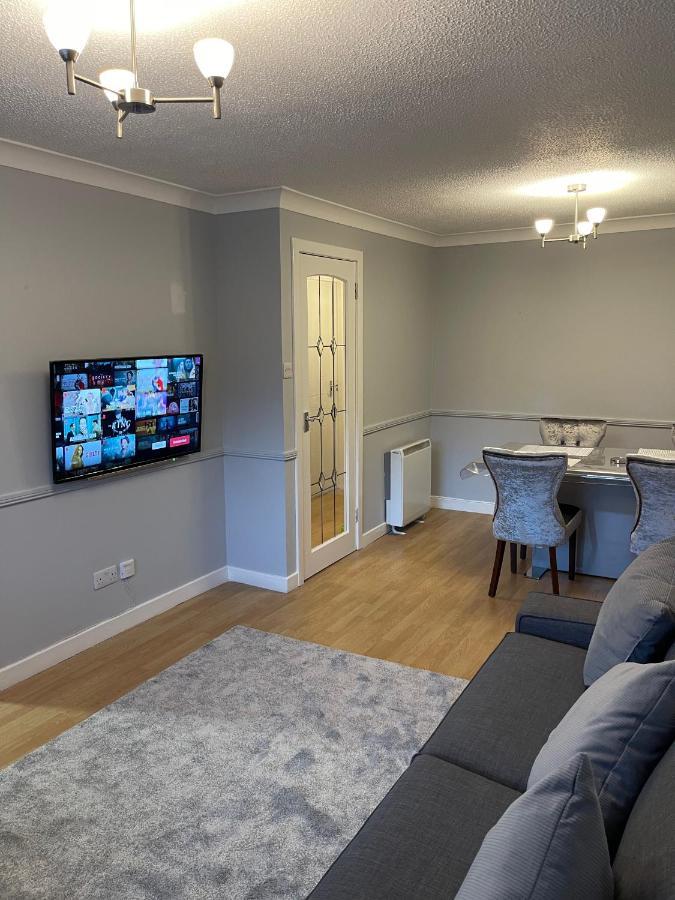 2 Bed Contemporary Free Parking Netflix Sleeps 4 *