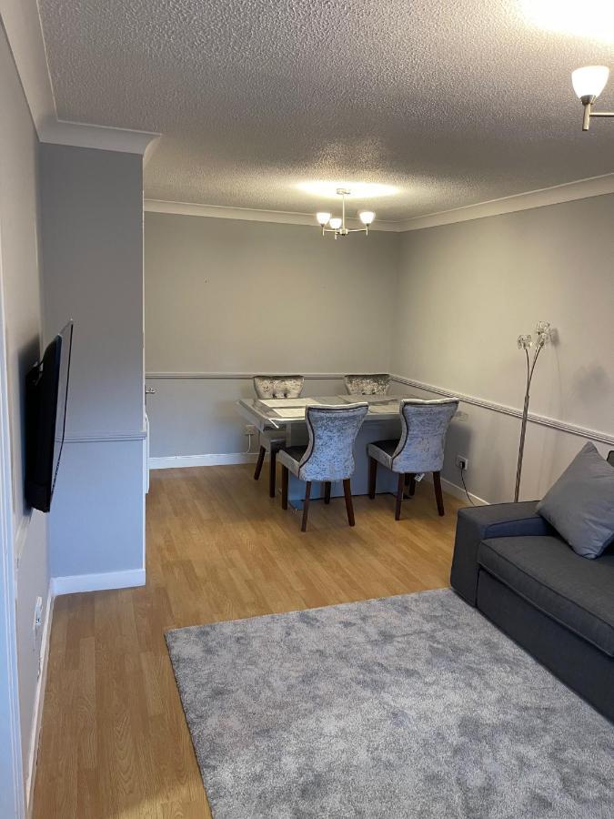 Apartment 2 Bed Contemporary Free Parking Netflix Sleeps 4