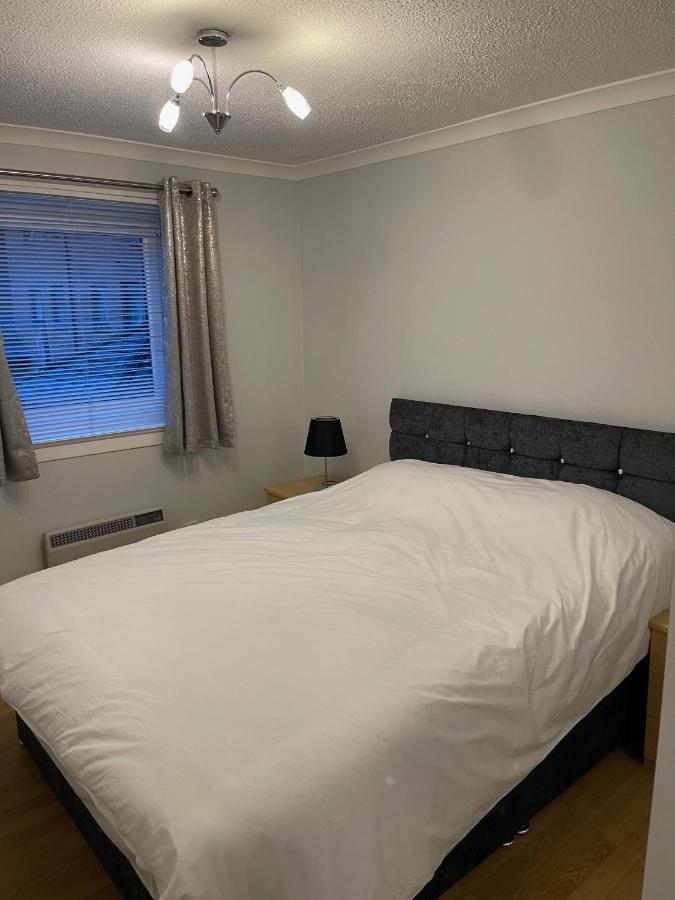 2 Bed Contemporary Free Parking Netflix Sleeps 4