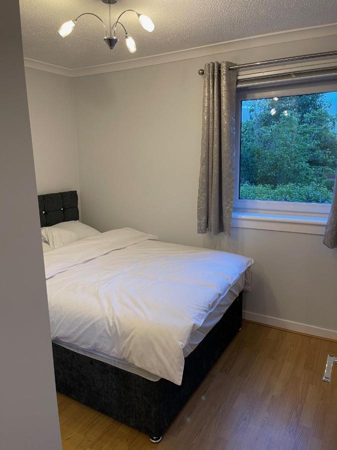 2 Bed Contemporary Free Parking Netflix Sleeps 4 *