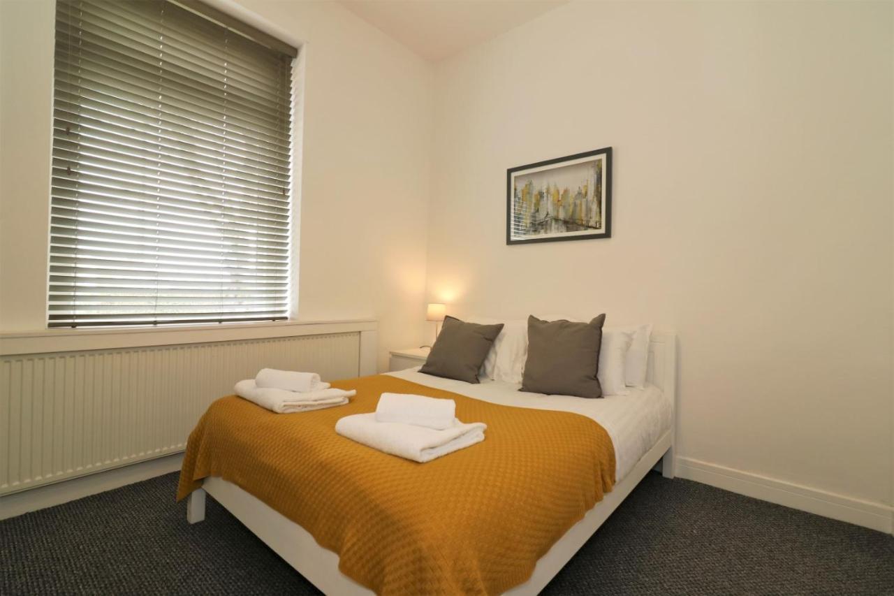 Signature - Railway Apartment Glasgow