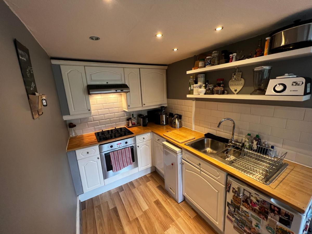 1 Bedroom Flat In Tolcross, Floor. Apartment