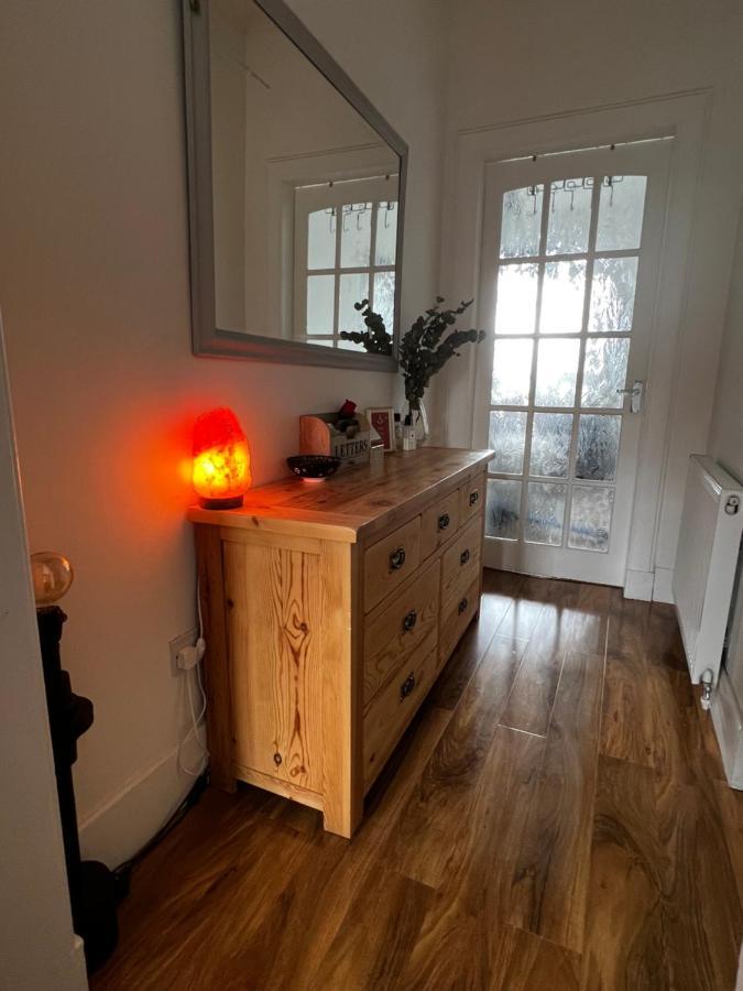 1 Bedroom Flat In Tolcross, Floor. Glasgow
