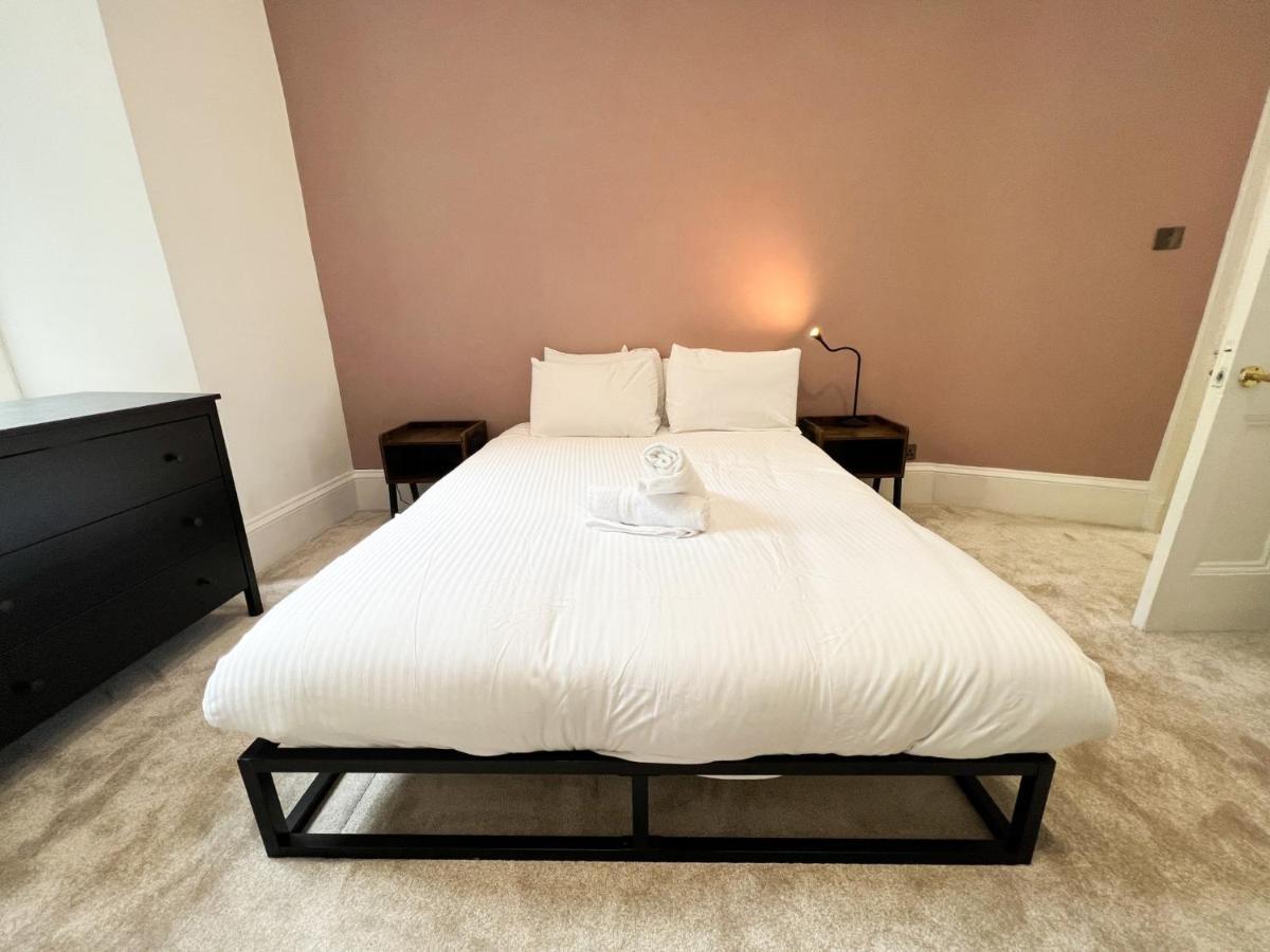 Modern 1br West End Flat