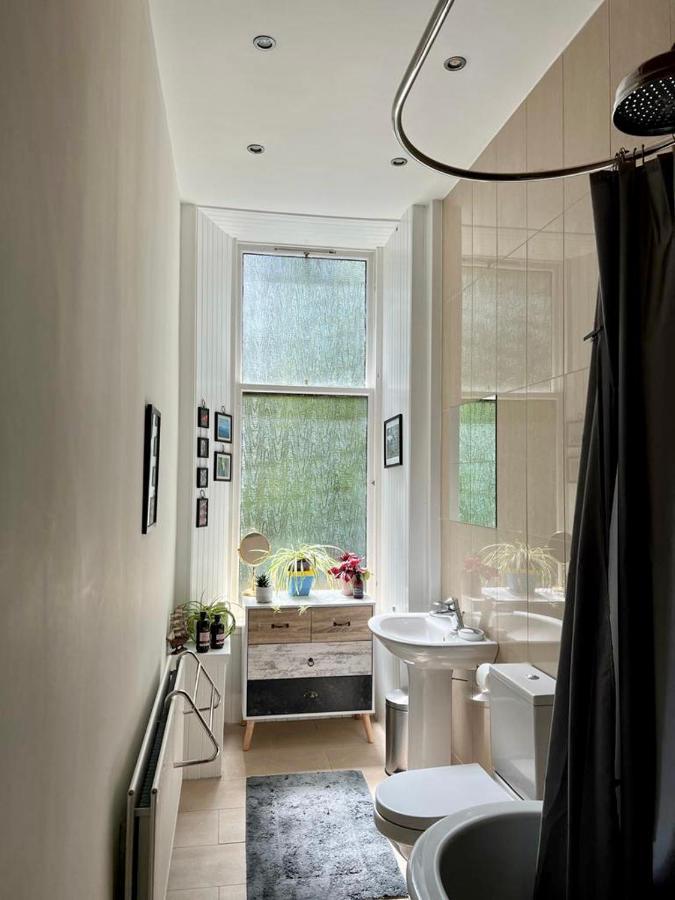 Beautiful Double In Idyllic West End Townhouse Homestay Glasgow