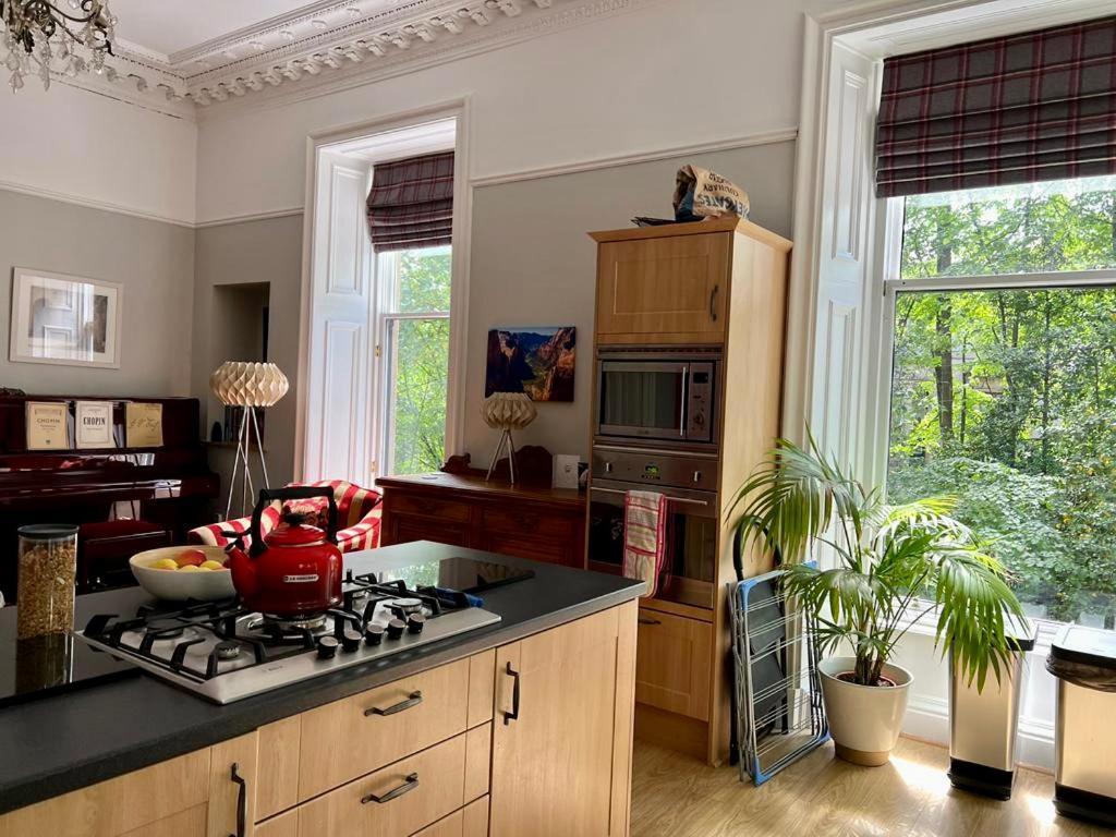 Homestay Beautiful Double In Idyllic West End Townhouse