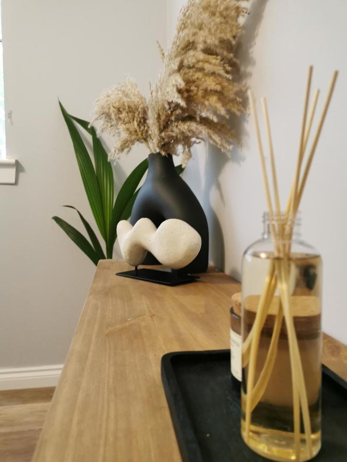 Luxury 1 Bedroom Serviced In Centre *