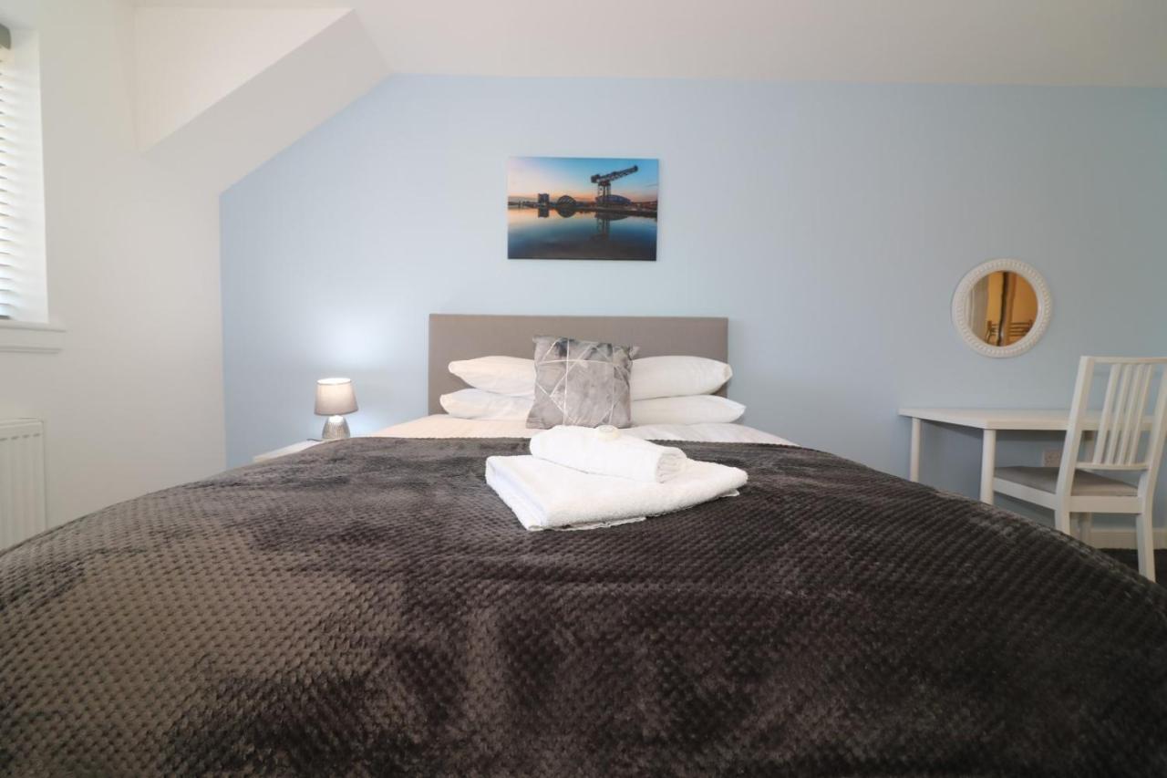 Signature - Railway House 5 Bed Apartment