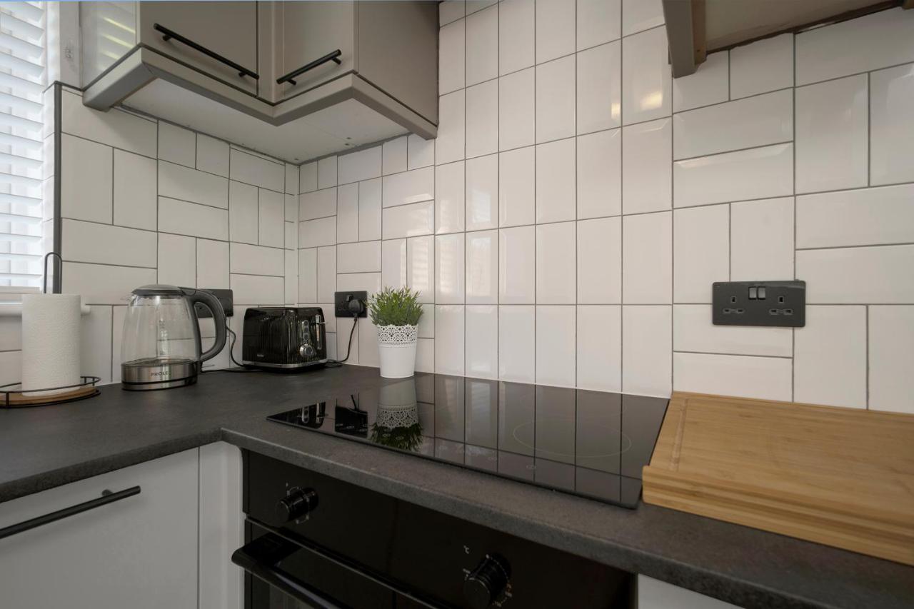 Luxury 1 Bedroom Serviced In Centre Apartment