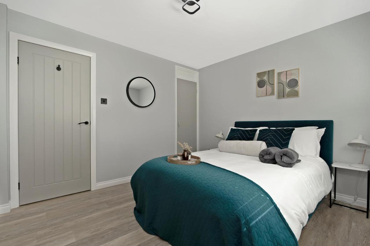Luxury 1 Bedroom Serviced In Centre Apartment