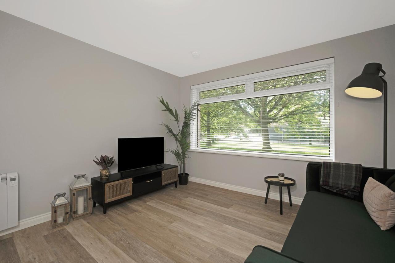 Luxury 1 Bedroom Serviced In Centre *
