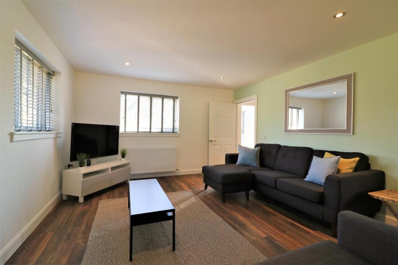 Signature - Railway House 5 Bed * Glasgow
