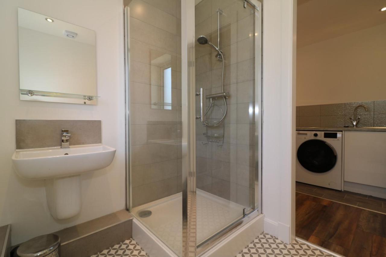 Signature - Railway House 5 Bed Glasgow
