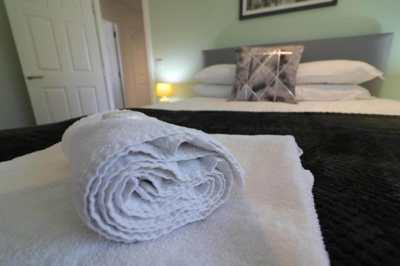 Signature - Railway House 5 Bed Apartment Glasgow