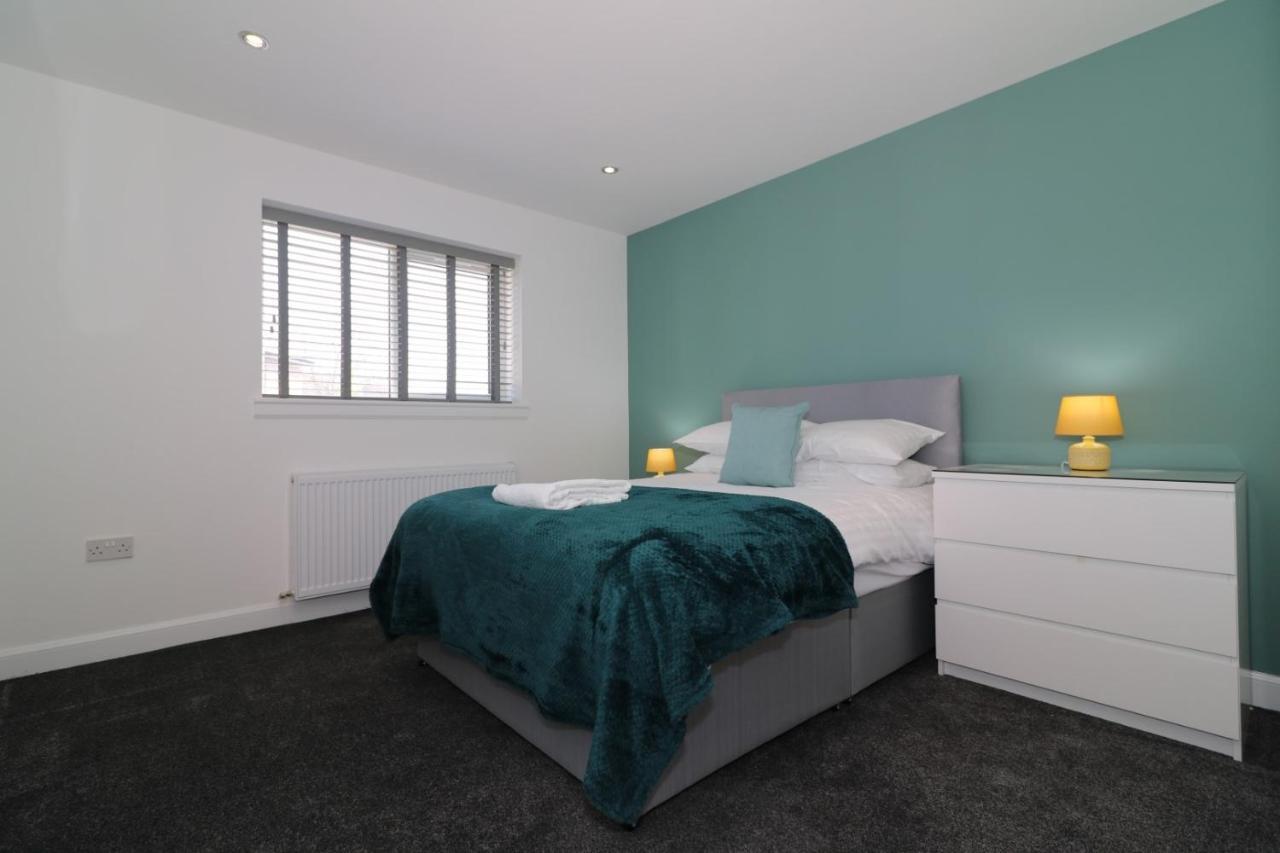 Signature - Railway House 5 Bed