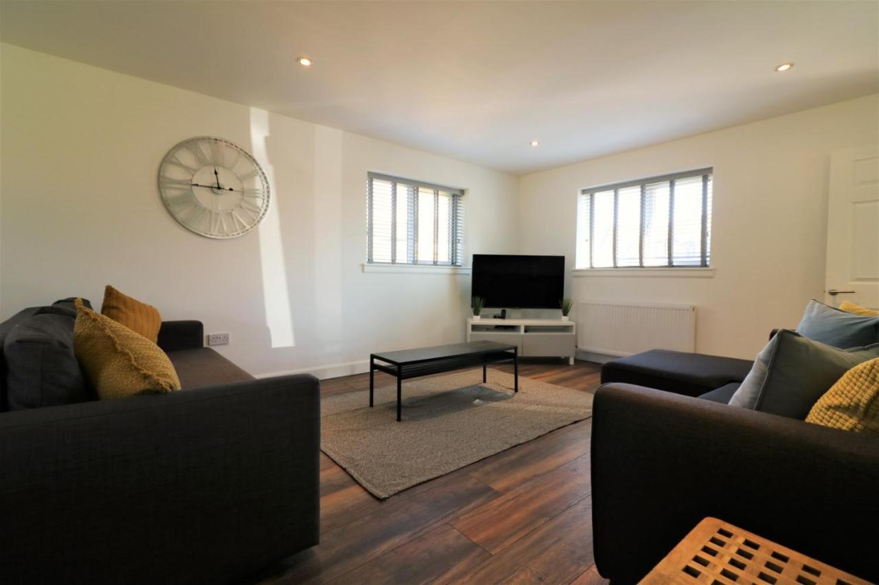 Signature - Railway House 5 Bed Apartment *