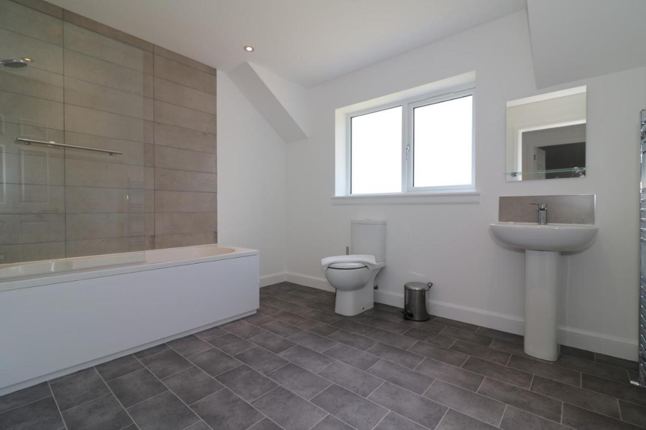 Signature - Railway House 5 Bed Apartment *