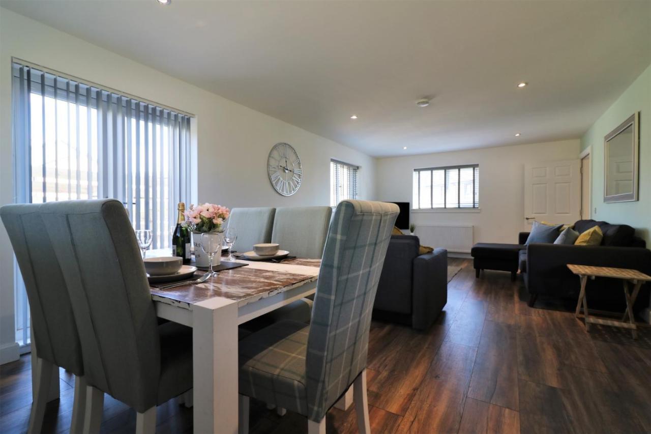 Signature - Railway House 5 Bed * Glasgow
