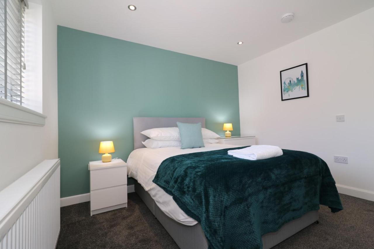 Signature - Railway House 5 Bed