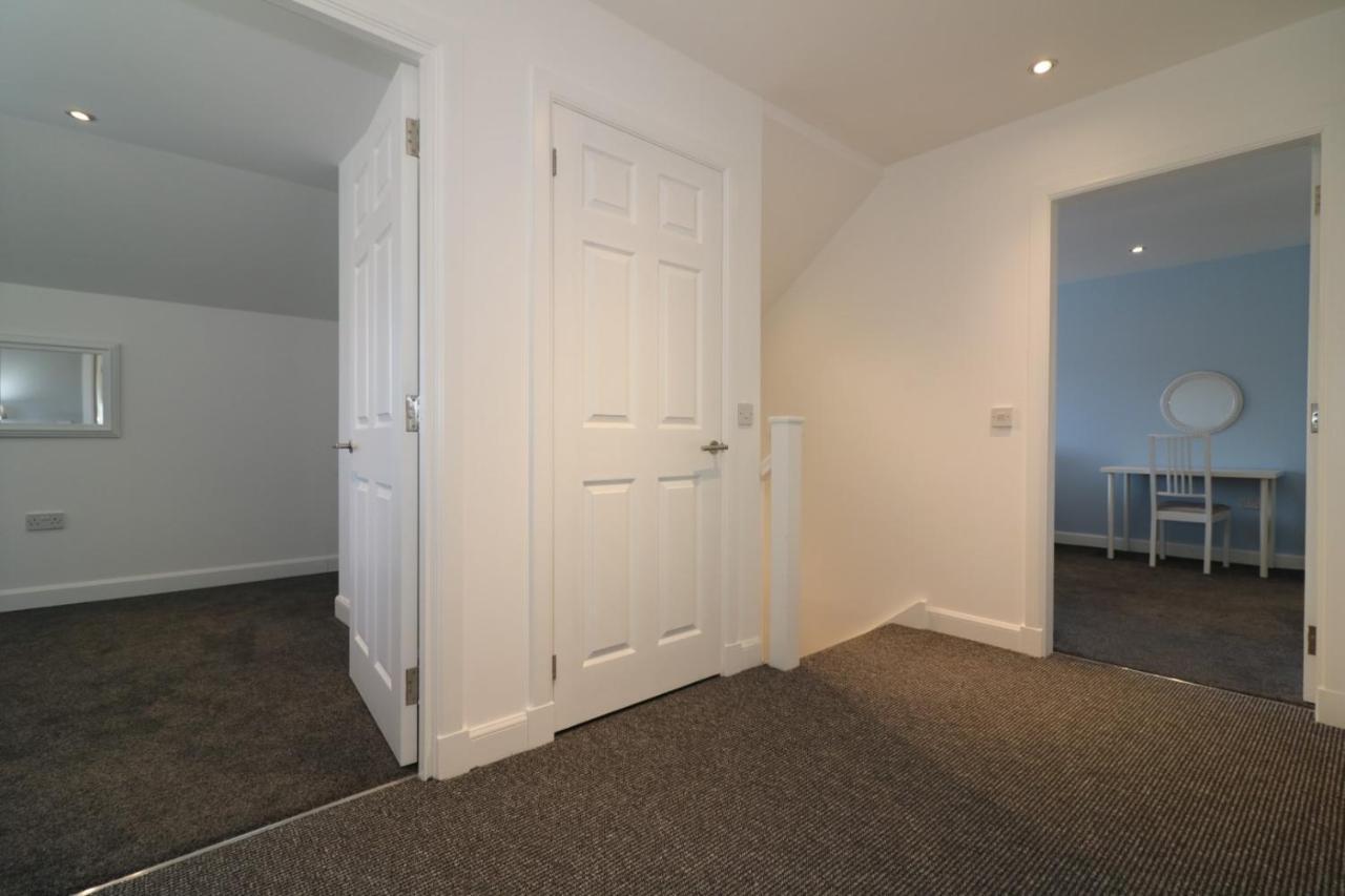 Signature - Railway House 5 Bed *