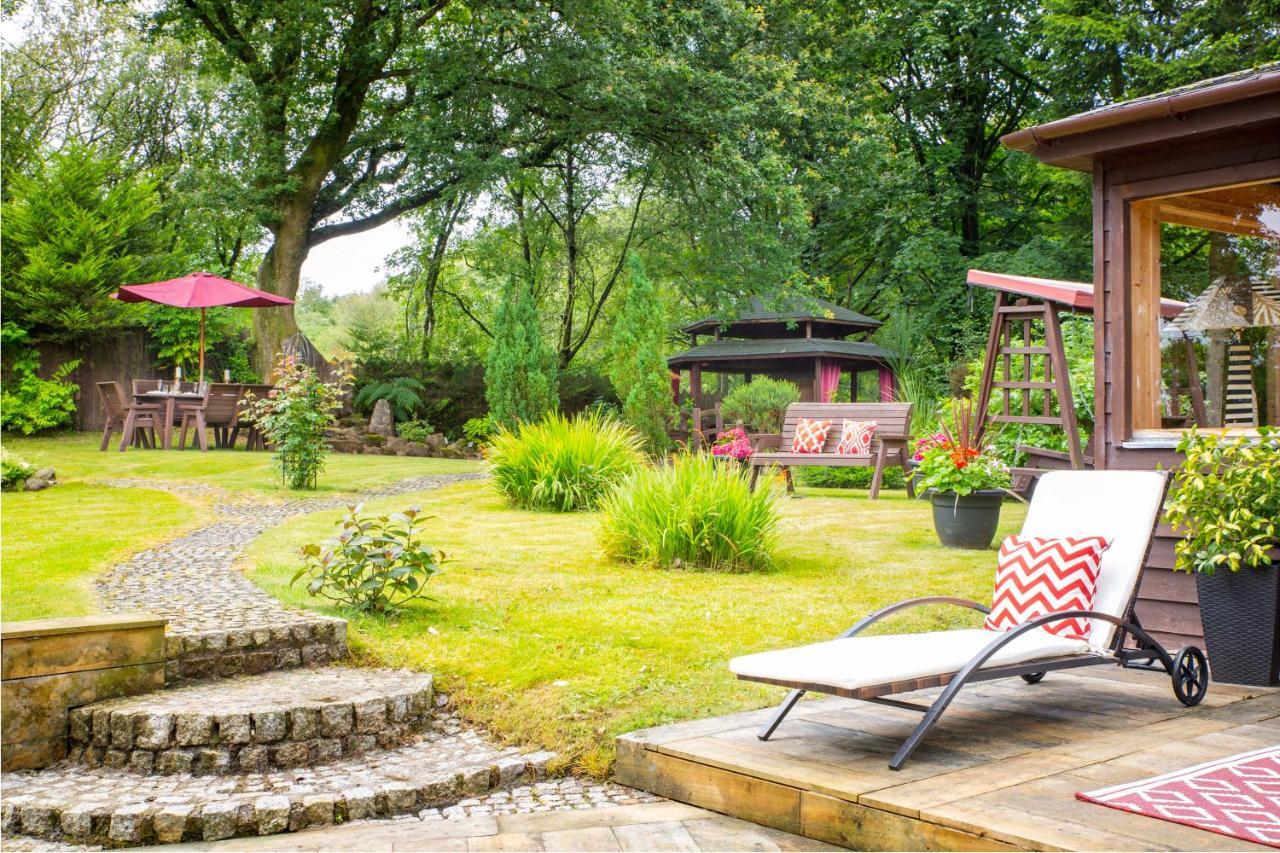 Stunning 4 Bedroom - Hot Tub & Sauna Glasgow