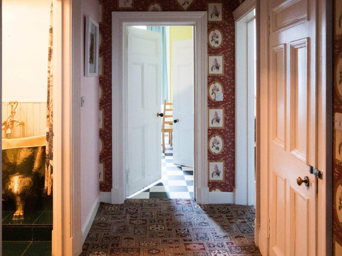 Pass The Keys Artistic And Stylish 2 Bedroom Flat In Centre Apartment *