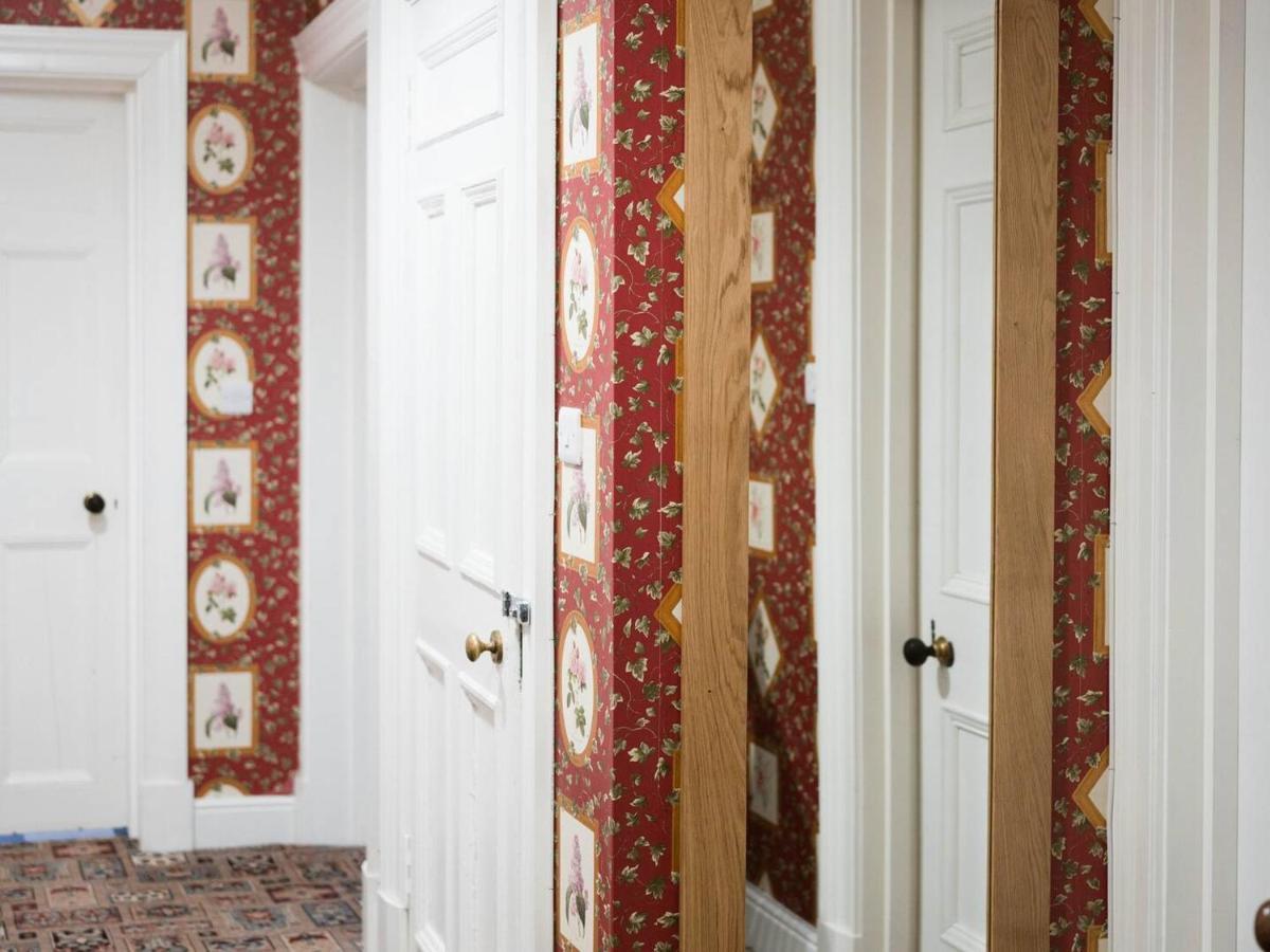 Pass The Keys Artistic And Stylish 2 Bedroom Flat In Centre