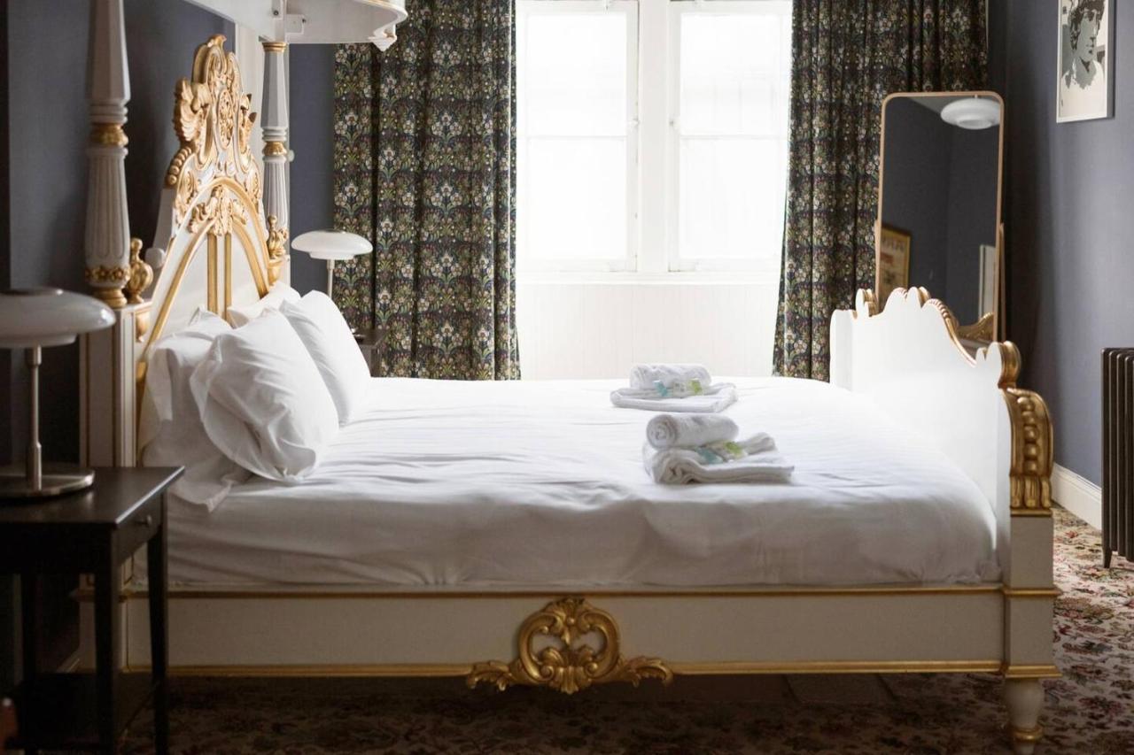 Pass The Keys Artistic And Stylish 2 Bedroom Flat In Centre