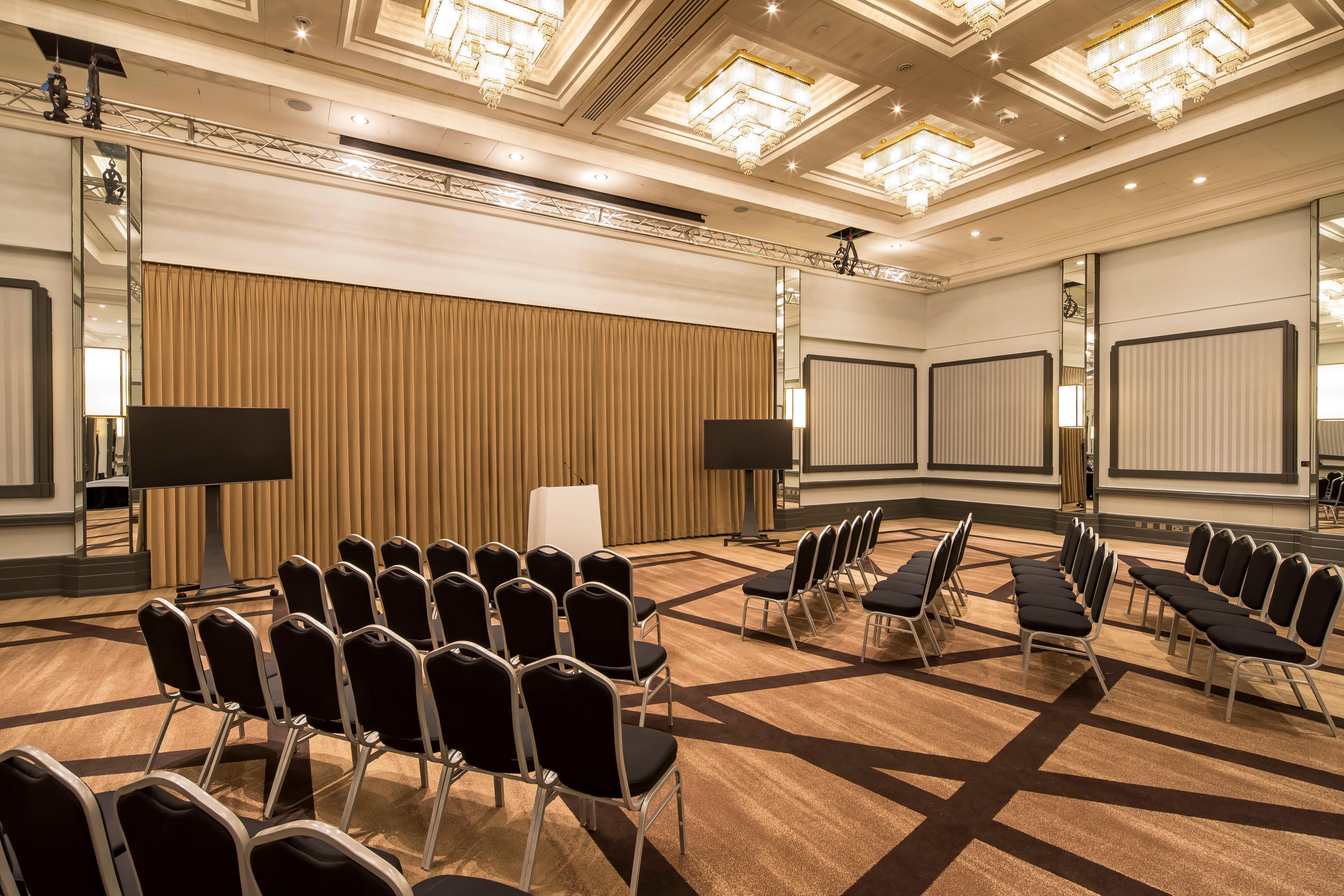 Hotel Crowne Plaza By Ihg 4*
