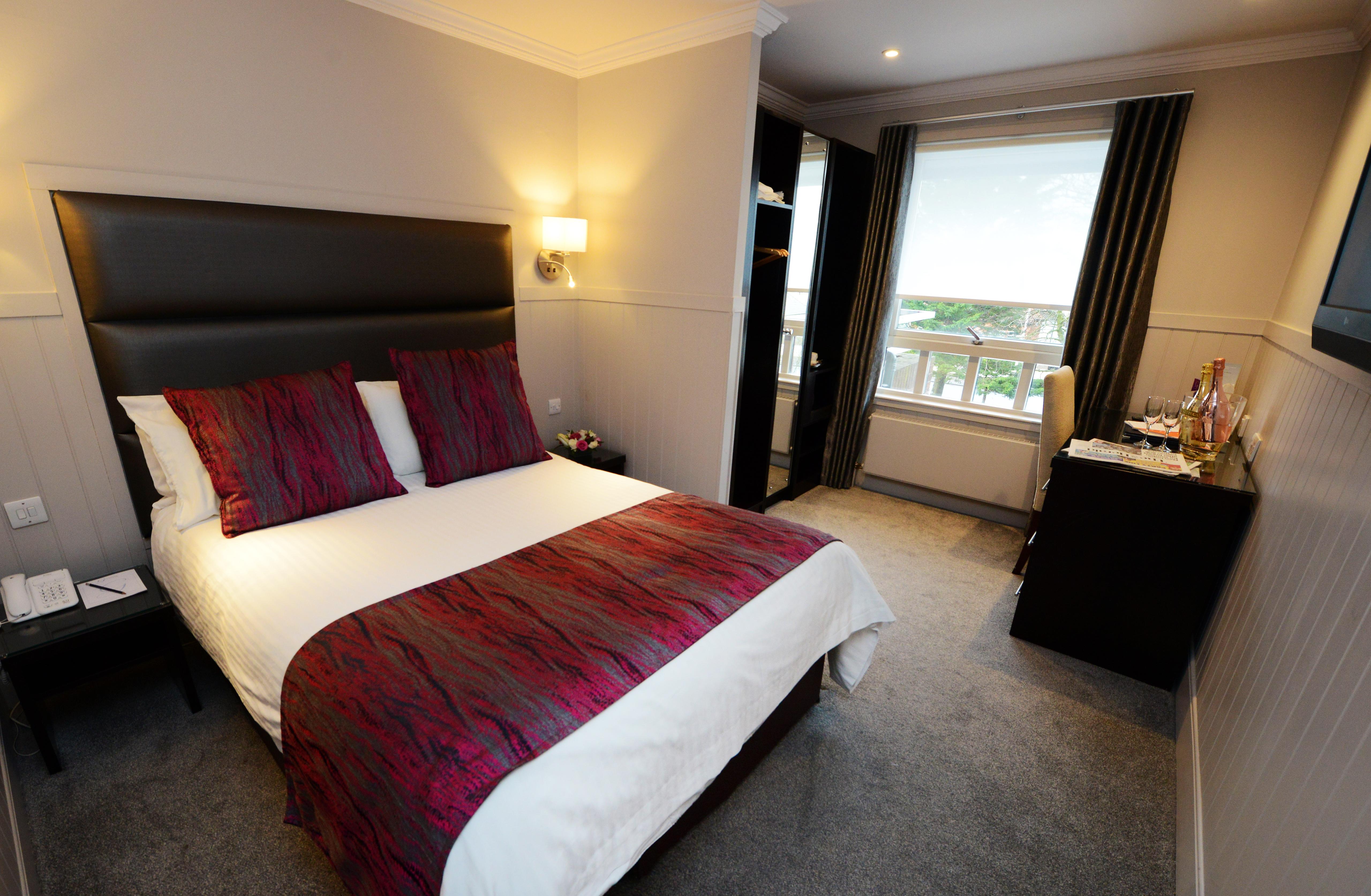 Hotel Glynhill & Near Airport 4*