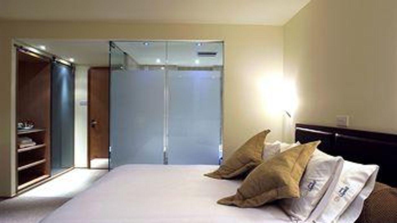 Glynhill & Near Airport 4*