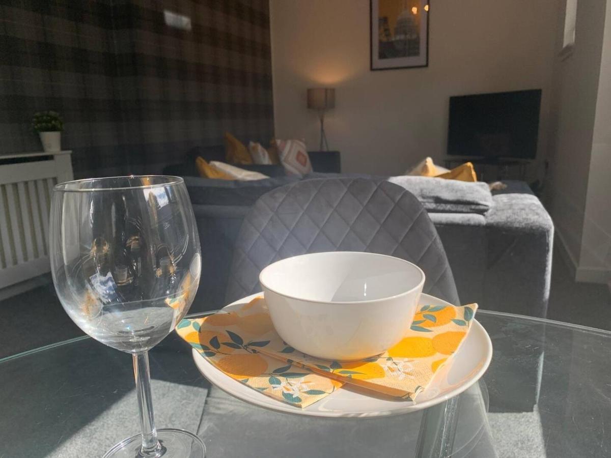 Modern 2 Bedroom Flat With Free Parking In Cambuslang, Apartment Glasgow