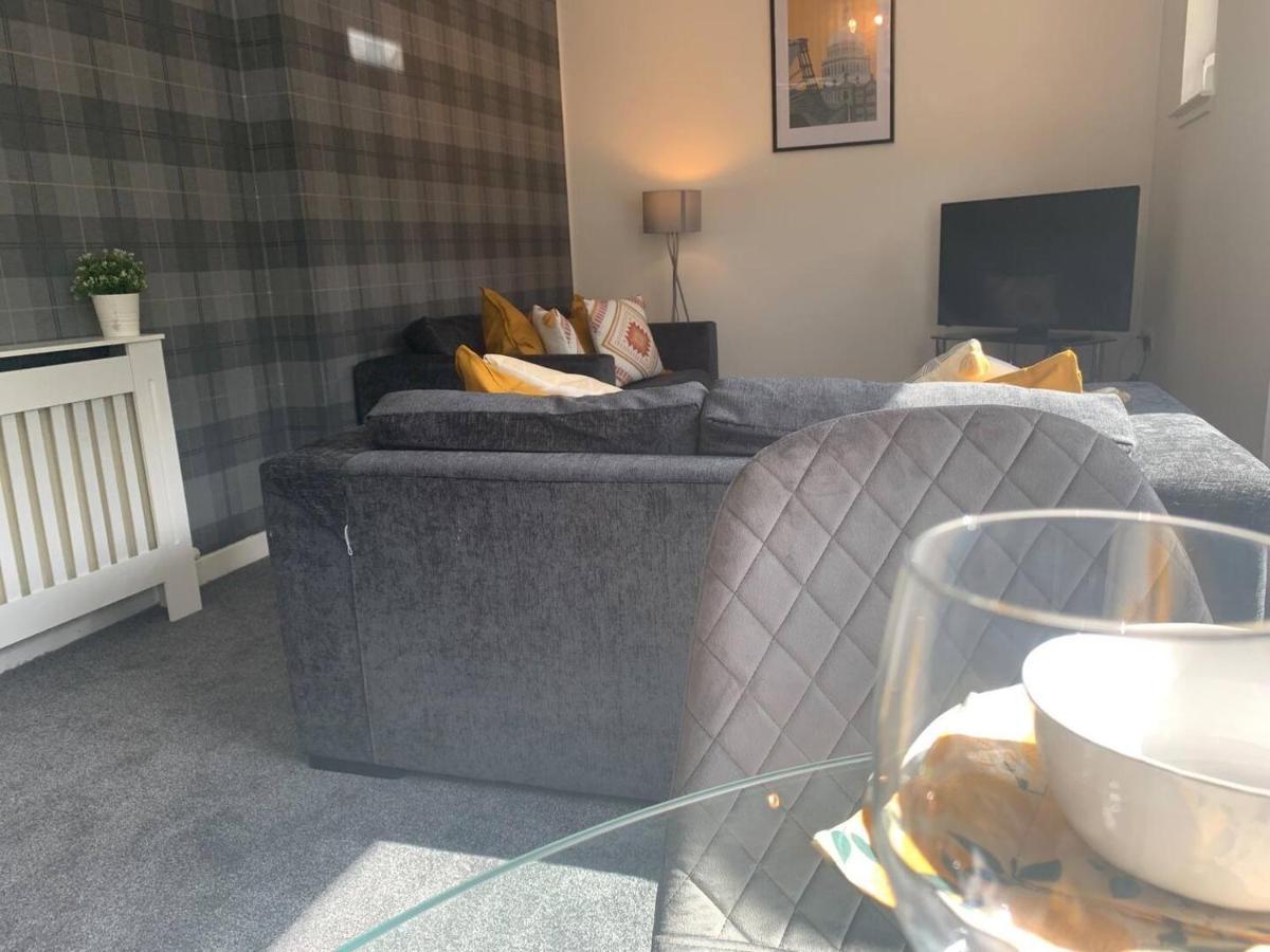Modern 2 Bedroom Flat With Free Parking In Cambuslang, Apartment *