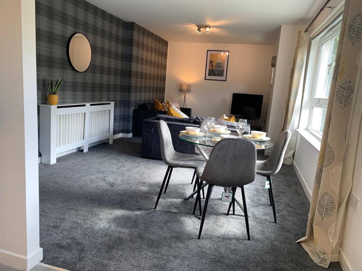 Modern 2 Bedroom Flat With Free Parking In Cambuslang,