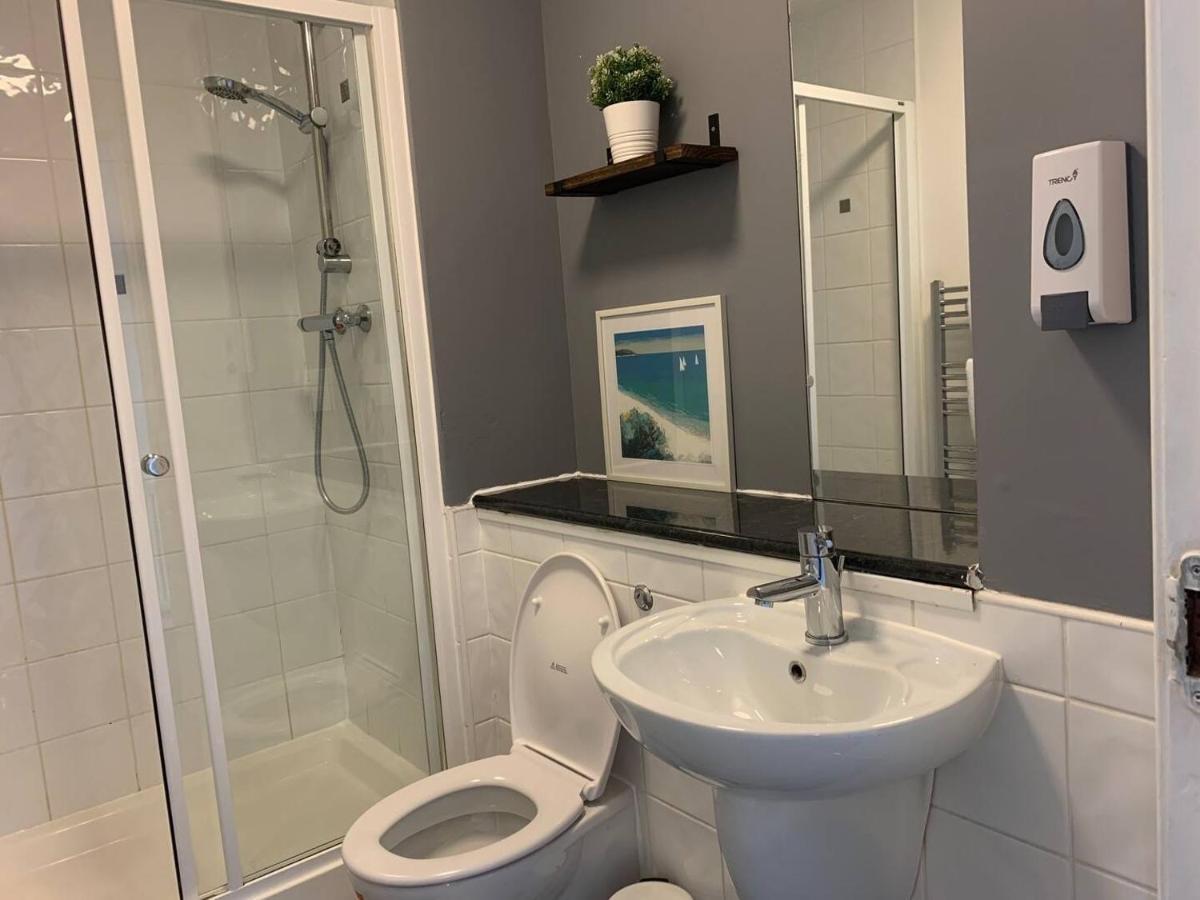 Apartment Modern 2 Bedroom Flat With Free Parking In Cambuslang, *