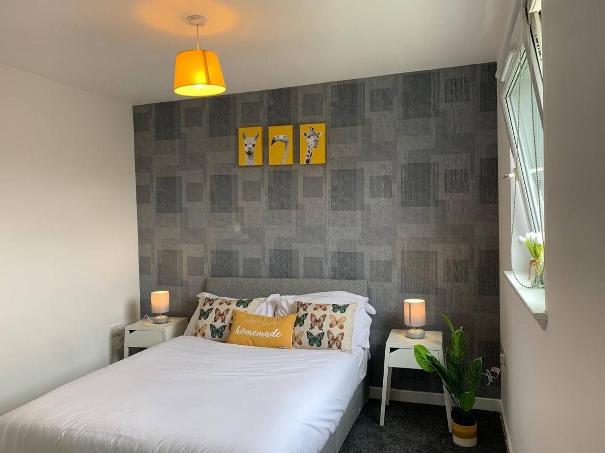 Modern 2 Bedroom Flat With Free Parking In Cambuslang, * Glasgow