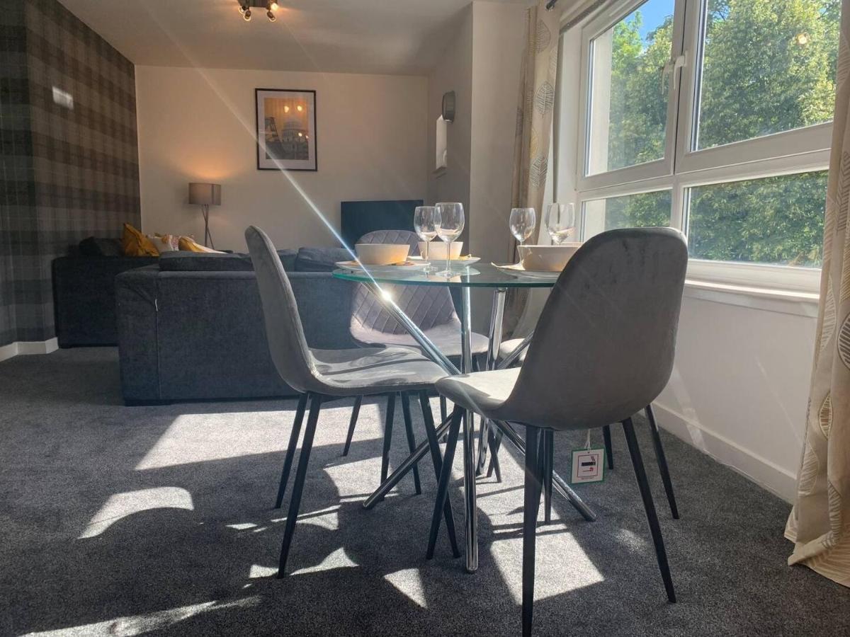 Modern 2 Bedroom Flat With Free Parking In Cambuslang, * Glasgow