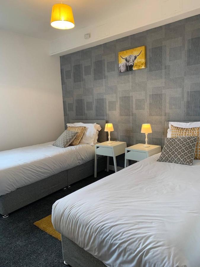 Modern 2 Bedroom Flat With Free Parking In Cambuslang, Apartment *
