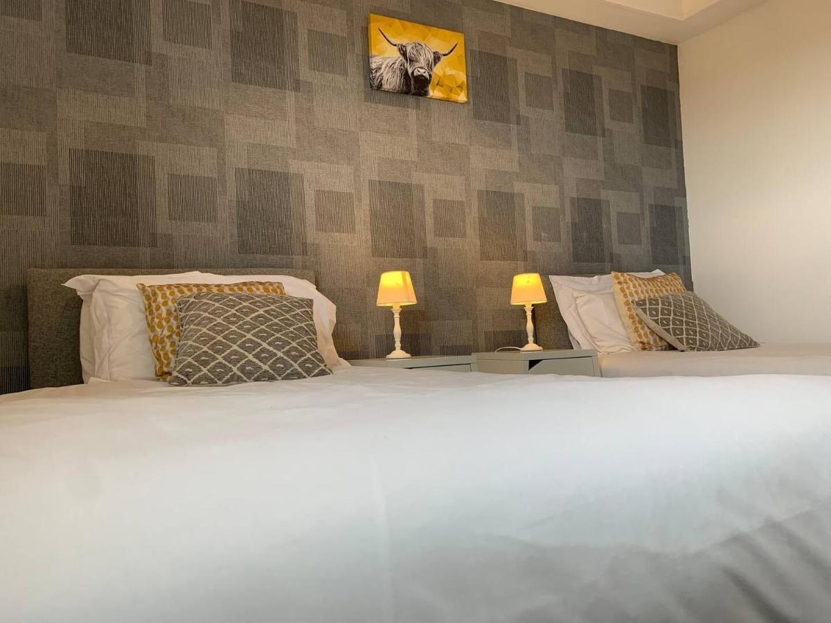 Apartment Modern 2 Bedroom Flat With Free Parking In Cambuslang, *