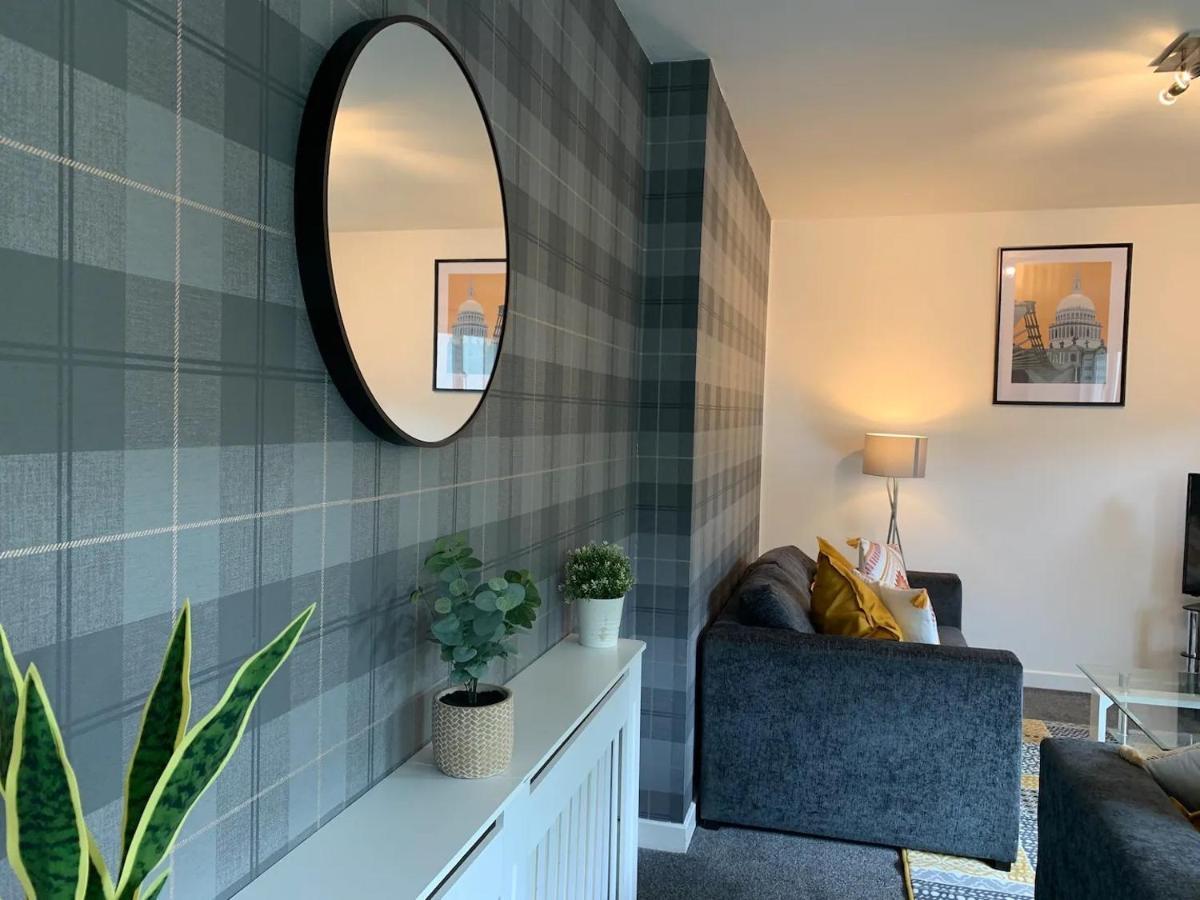 Modern 2 Bedroom Flat With Free Parking In Cambuslang, * Glasgow