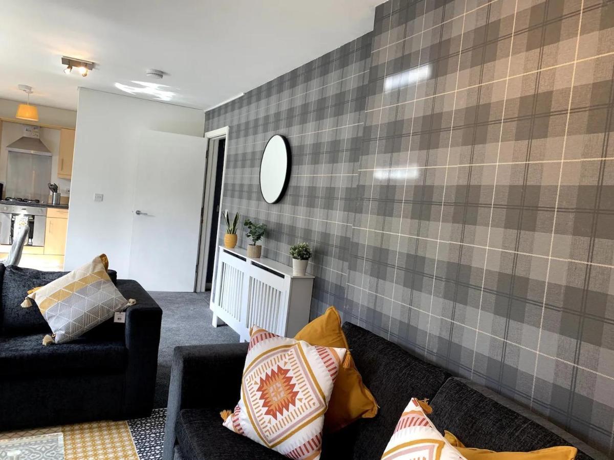 Modern 2 Bedroom Flat With Free Parking In Cambuslang,